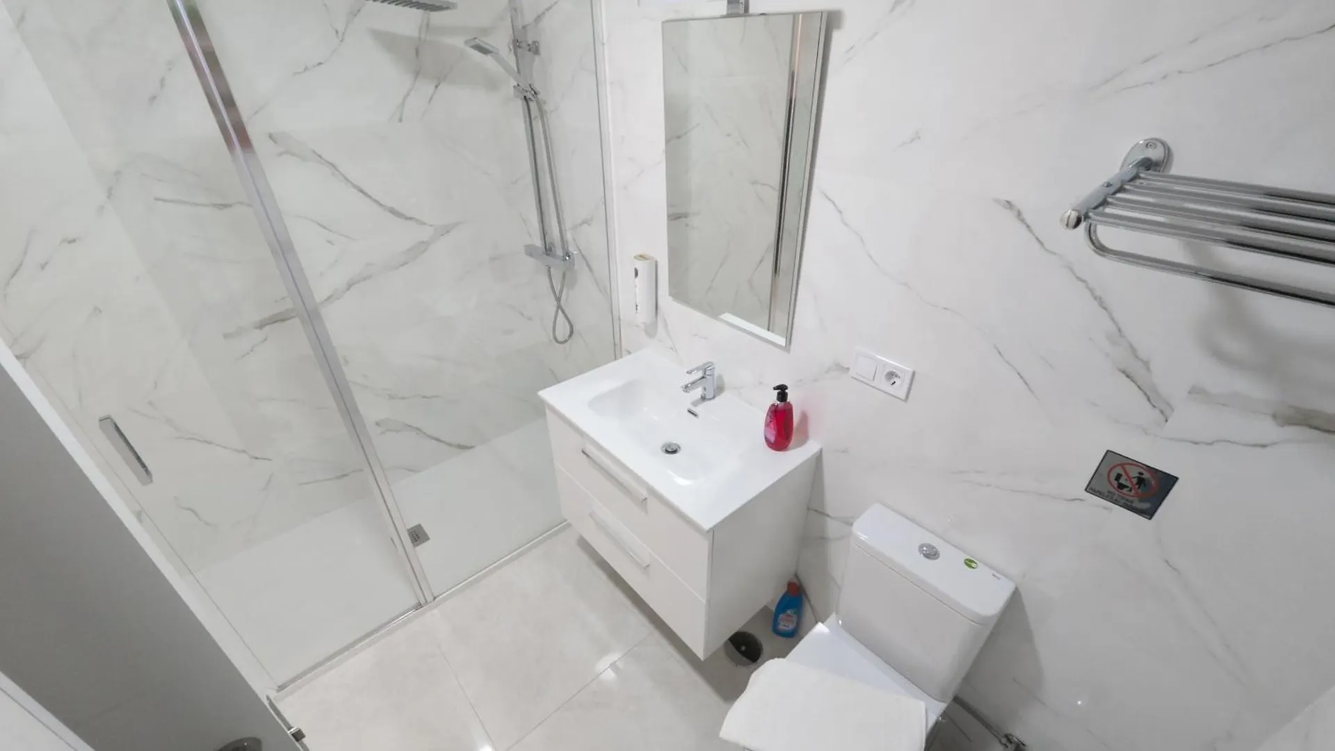 Rental San Luis Севилья 0*,